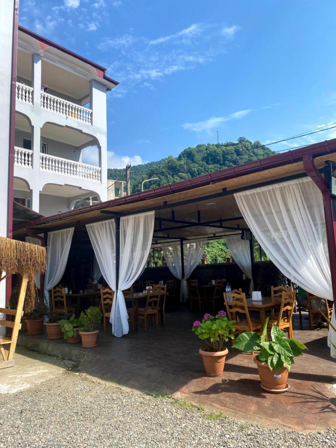 Hotel Beliy Dom Kvariati Exterior foto