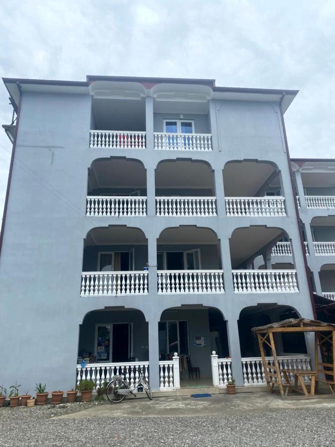 Hotel Beliy Dom Kvariati Exterior foto