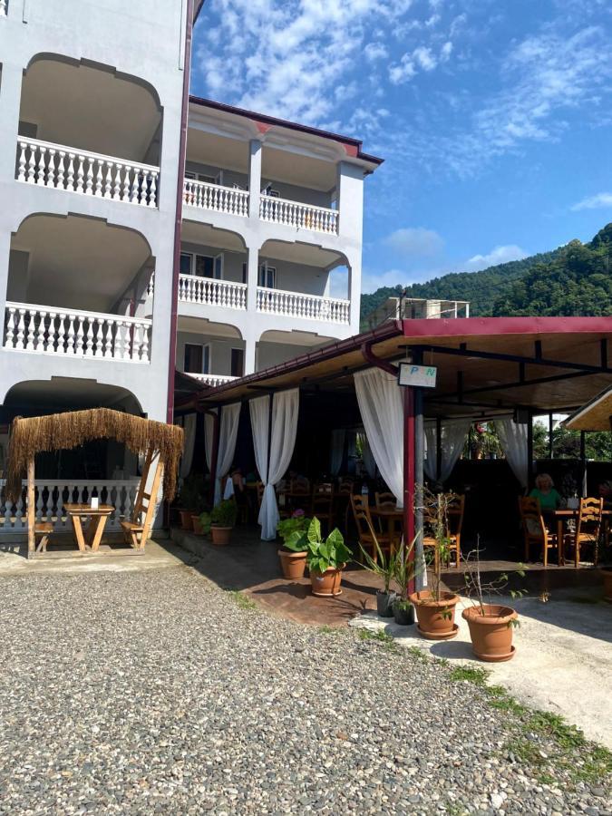 Hotel Beliy Dom Kvariati Exterior foto