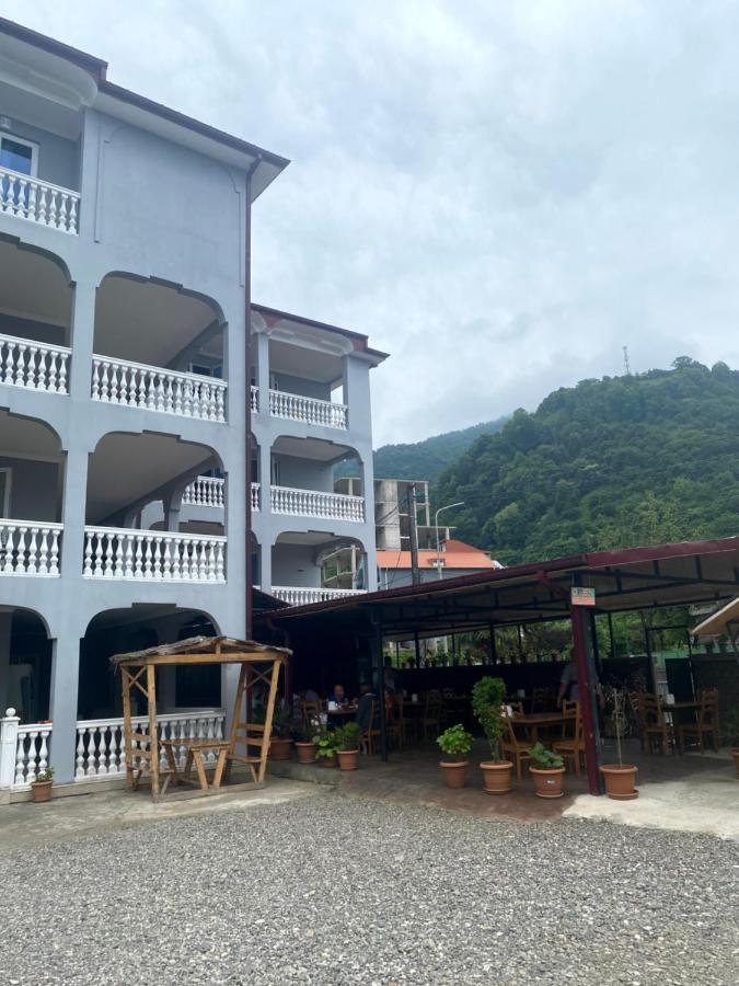 Hotel Beliy Dom Kvariati Exterior foto