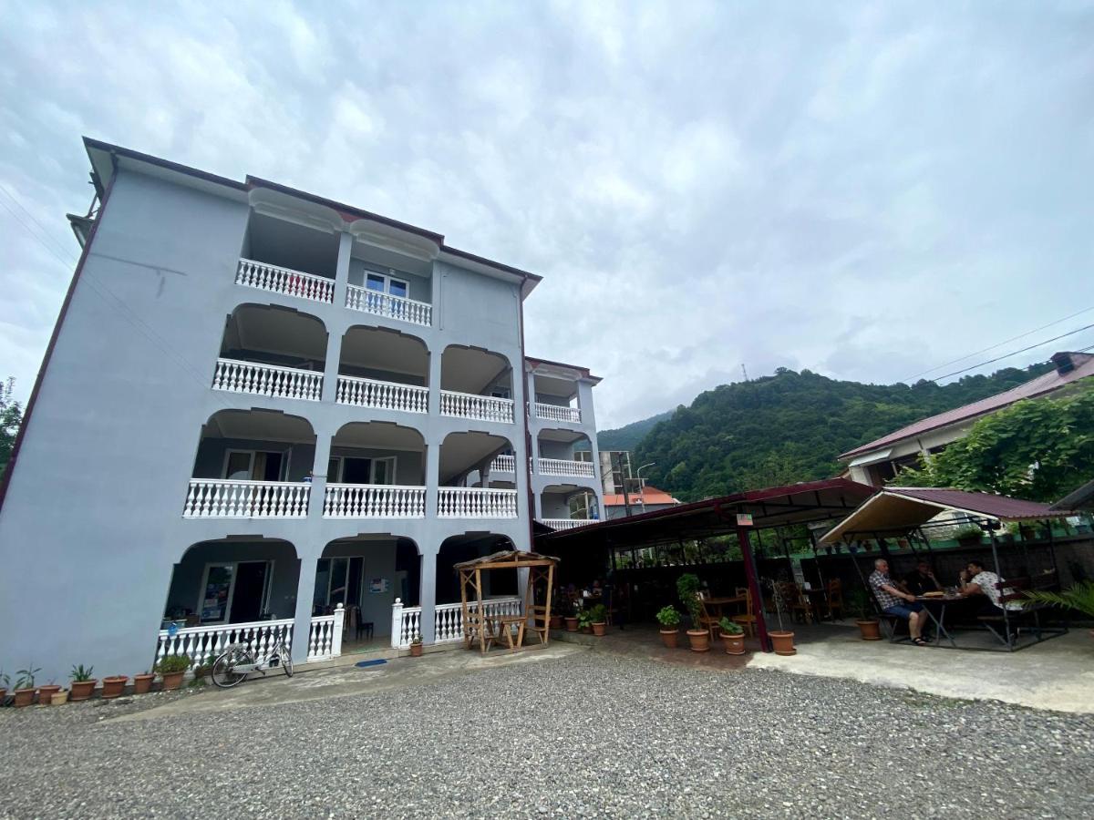 Hotel Beliy Dom Kvariati Exterior foto