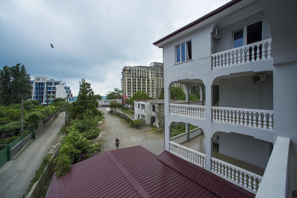 Hotel Beliy Dom Kvariati Exterior foto